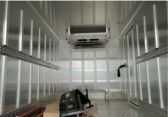 Insulated container interior with panels and air circulation around the load