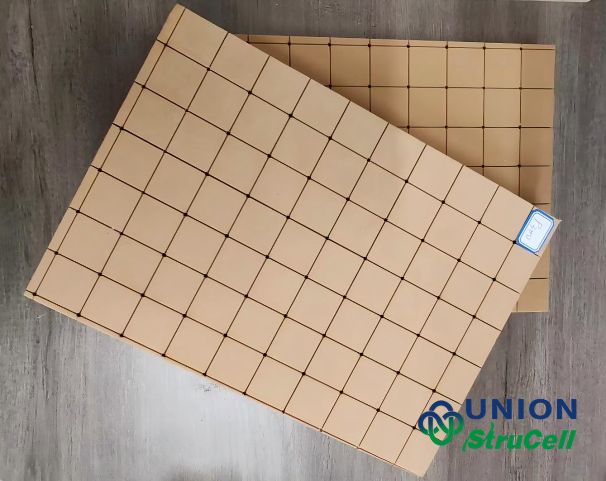 StruCell P300 hochdichter PVC-Schaum-Kernverbundplatten , 300 kg/m3 Strukturschaumkern mit gerillter Oberfl&auml;che 